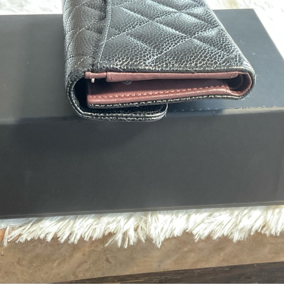 ***SOLD***Chanel Caviar Flap Wallet with silver hardware - Picture 4 of 10